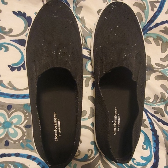 Avenue  crosswalkers - Picture 1 of 3